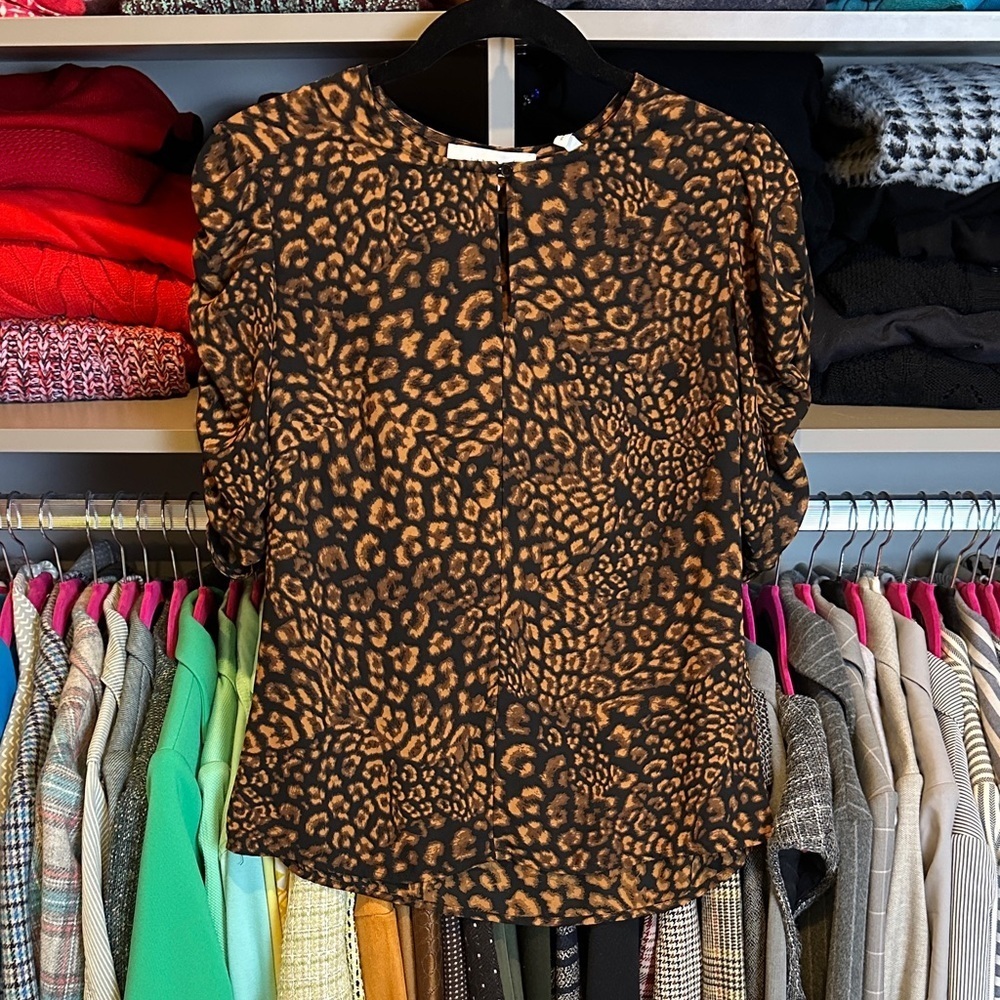 Lark & Ro orange /black  animal print front button 1/2 sleeve blouse size XS